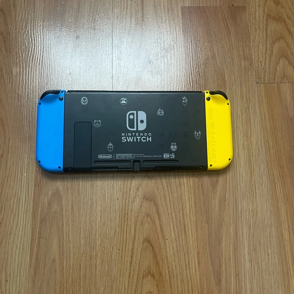Nintendo Switch Fortnite wild cat Edition(code not included) - Black and Blue
